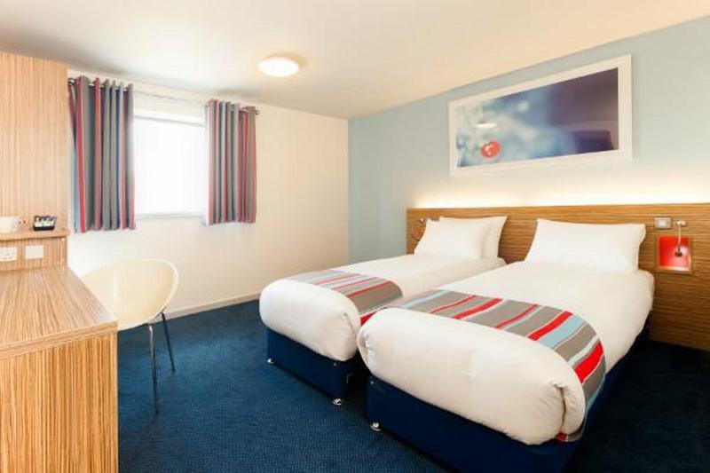 Travelodge Cardiff Central Queen Street Exterior foto